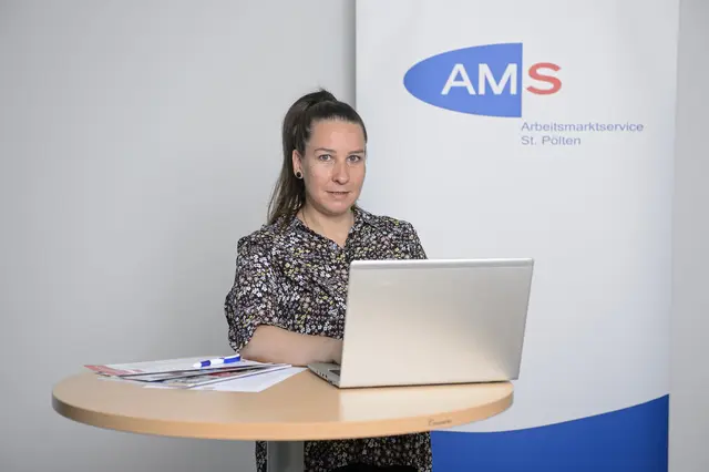 AMS St. Pölten Geschäftsstellenleiterin Monika Taboga informiert über die aktuelle Lage am Arbeitsmarkt im Bezirk St. Pölten. | Foto: AMS