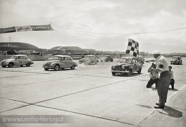 1959 veranstaltete der Österreichische Automobil-Sportclub auf dem Flugplatz Linz-Hörsching ein internationales Autorennen.