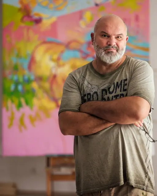 Krassimir Kolev ist ein zeitgenössischer Maler. Seine neue Ausstellung stellt er unter den Titel "It smells like spring".  | Foto: Krassimir Kolev