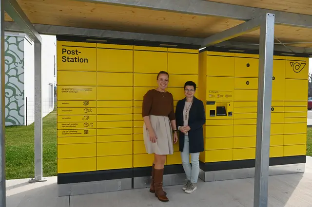 Bei der Radabstellanlage beim Gumpoldskirchner Gemeindeamt gibt es jetzt auch eine Post-Station. | Foto: Pohl