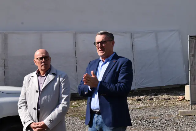 Bürgermeister Georg Rosner und Alfred Kollar betonen die langjährige hervorragende Zusammenarbeit. | Foto: MeinBezirk/Michael Strini