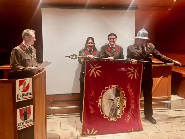 Über die Angelobung freuten sich Sarah Gamper und Simone Schwabl. | Foto: Feuerwehr Reith