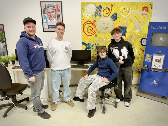 v.l.n.r.: Jugendstadtrat Bernhard Stegh mit dem Team von „Marchtrenk Connect“ - Daniel Linzner, Noah Schuldner und Raphael Linzner. | Foto: Stadt Marchtrenk