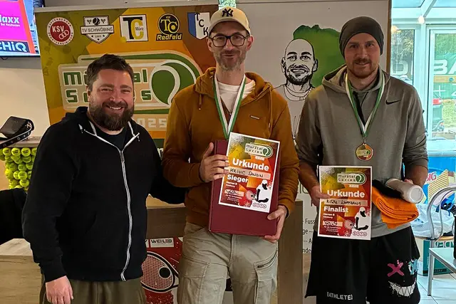 Herren B: Turnierleiter Thomas Paulitsch, Sieger Sanjin Krivic und Finalist Wolfgang Kirl.
 | Foto: Mürztal Series