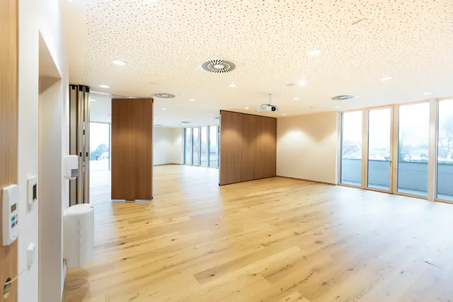 Der neue und moderne Veranstaltungs- und Turnsaal kann auch räumlich abgetrennt werden. | Foto: Hotel &amp; Therme NOVA/Rusk Video
