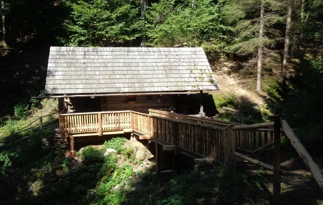 Die Hofbauermühle liegt idyllisch am Bach.  | Foto: Gemeinde Deutsch-Griffen
