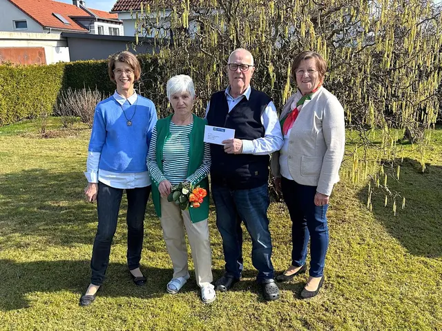 v.l. Sprengelbetreuerin Ilse Starzer, Margarete Mayer, Johann Mayer, Obmann-Stellvertreterin Rosa Grubhofer | Foto: NÖ’s-Senioren - Seitenstetten