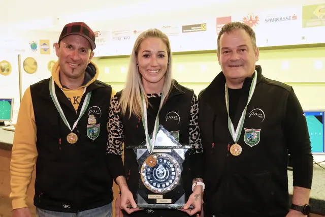 Karres 1 gewann das spannende Finale - v.l.: Hannes Gstrein, Nicole Gstrein und Holger Sattler