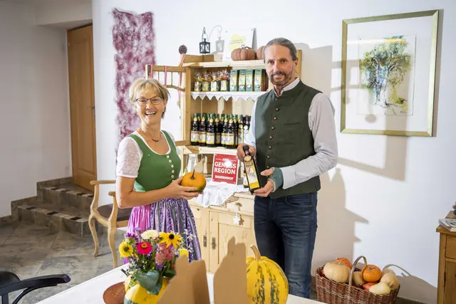 Ebenfalls erfolgreich war der Betrieb Streißelberger Hildegard und Ernst aus Neuhofen an der Ybbs, der drei Goldmedaillen für Kürbiskernöl (I, II und III) erhielt. | Foto: zVg/Streißelberger