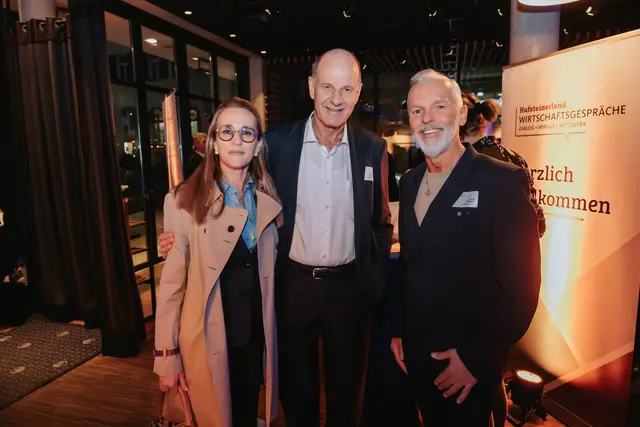 Sabine Gwirl, Thomas Sappl, Georg Hörhager. Kufsteinerland Wirtschaftsgespräche des TVB Kufsteinerland. | Foto: (C) TVB Kufsteinerland Thorben Jureczko