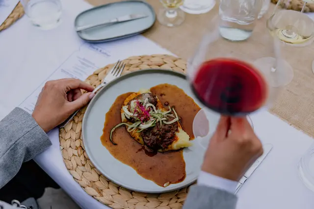 Traditionelle Waldviertler Klassiker werden kreativ interpretiert, begleitet von ausgewählten Weinen. | Foto: Waldviertel Tourismus, Matthias Streibel