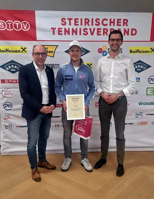 Steve Rettl wurde vom Steirischen Tennisverband für seine Tätigkeiten in den vergangenen Jahren ausgezeichnet. | Foto: KK