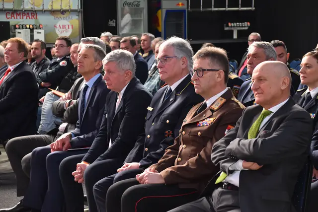Hochkarätige internationale Gäste bei der Eröffnung. | Foto: MeinBezirk/Michael Strini