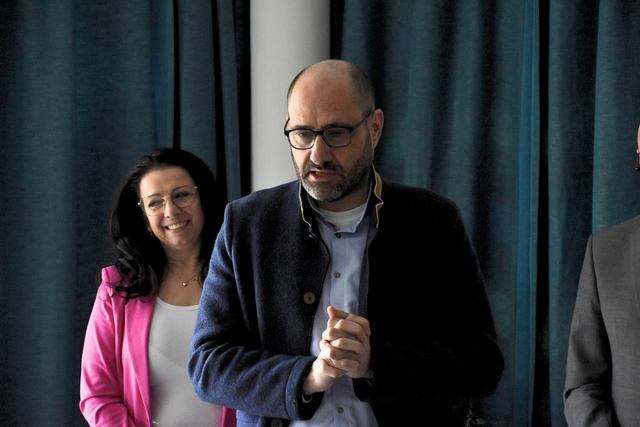 Bürgermeister Martin Dietrich zeigte sich stolz über die Auszeichnung des Seniorenwohnhauses als erstes E-Qalin-Haus im Bundesland Salzburg. | Foto: Theresa Vogl