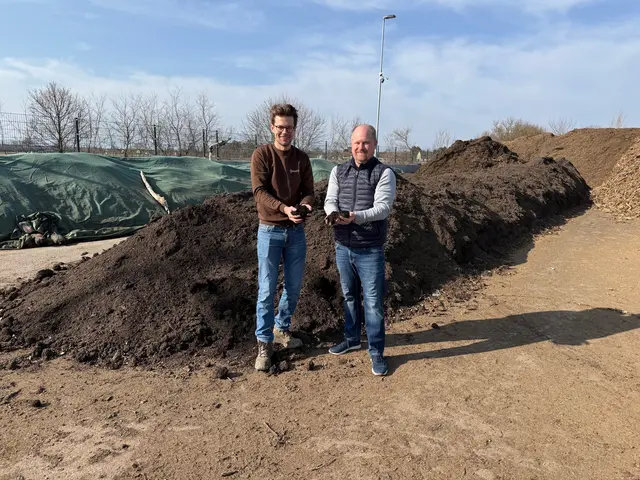 Dominik Gnam und Bürgermeister Michael Nistl (ÖVP). | Foto: Gemeinde Katzelsdorf