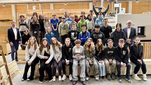 Die Schülerinnen und Schüler der Mittelschule Lockenhaus waren bei Michael Oberfeichtner und seinem Team zu Gast. | Foto: O.K. Energie Haus