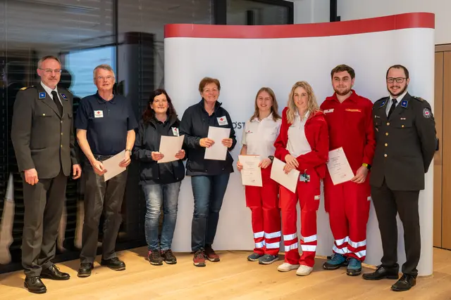 Besonders erfreulich war die Beförderung einiger Mitglieder. | Foto: Rotes Kreuz Kitzbühel/Hermann Mitterer