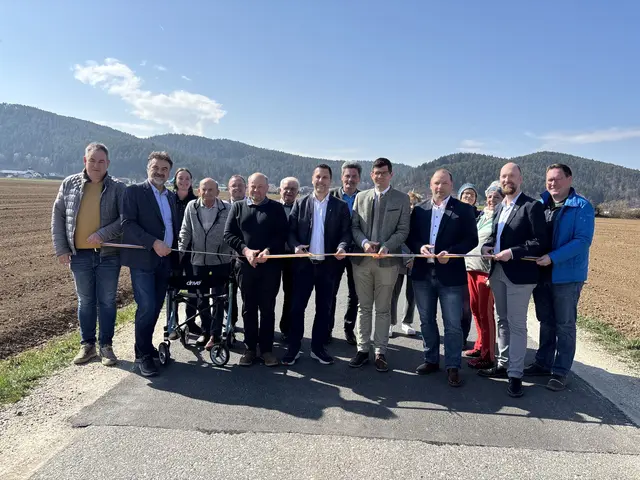 Die „Rinkenberg-Dobrowa-Aich-Straße“ wurde offiziell eröffnet. Mit dabei Landeshauptmann-Stellvertreter Martin Gruber. | Foto: MeinBezirk.at/Ronald Neuwirth