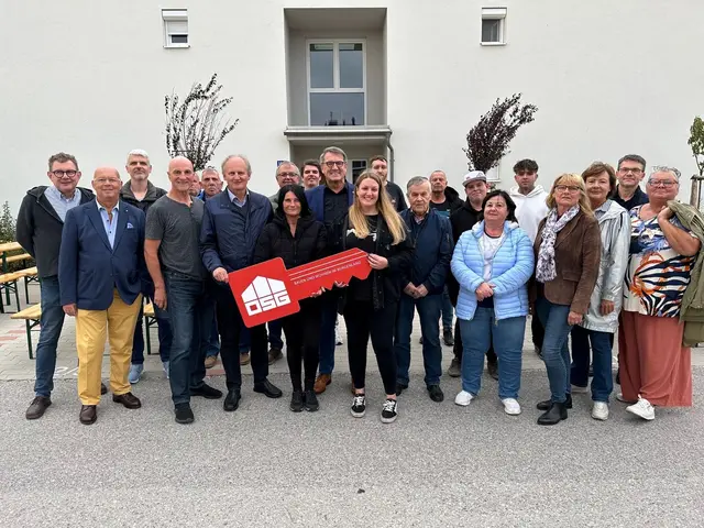 Aus diesem brachliegenden „Raum“ mit einer Fläche von ca. 16.000 Quadratmeter wurde attraktiver „Wohnraum“ gemacht. Anstelle des verlassenen Firmenareals findet man hier nun einen Wohnpark für Jung und Alt aus Wohnungen und Reihenhäusern.  | Foto: OSG