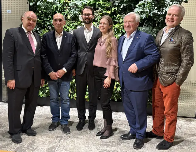 Konzertorganisator Herbert Scheibenreif (l.) mit einem Teil der kulturaffinen Besucher. | Foto: Angelika Schwarz