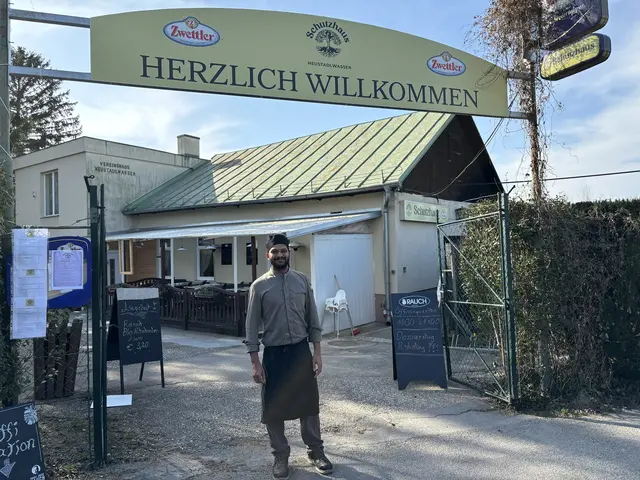 Mahesh Kurra hat mit Anfang März das Schutzhaus Heustadlwasser übernommen.  | Foto: Luca Arztmann/MeinBezirk