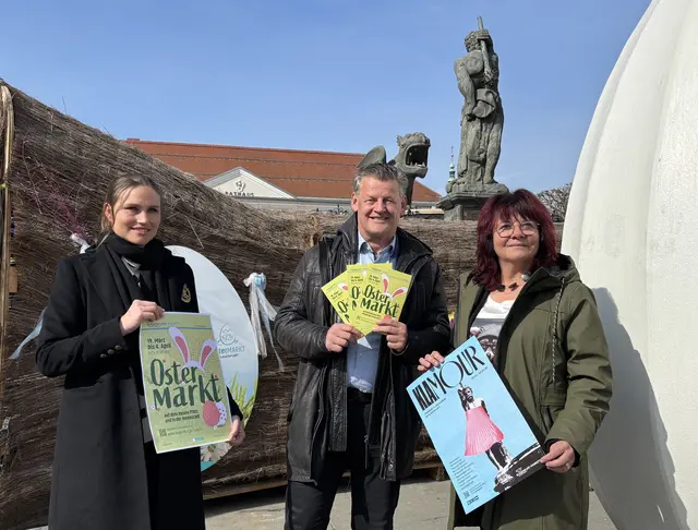 Marktreferent Bürgermeister Christian Scheider stellte gemeinsam mit Stadtmarketing-Leiterin Inga Horny (re.) und Marktkoordinatorin Martina Derhaschnig (li.) das Programm des diesjährigen Ostermarktes vor. | Foto: MeinBezirk.at/Michael Kurz