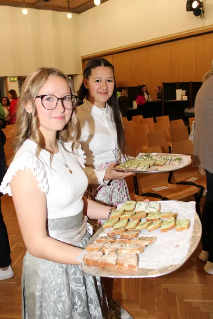 Köstlichkeiten wurden von den Schülerinnen der Fachschule Maria Lankowitz angeboten. | Foto: René Lederer