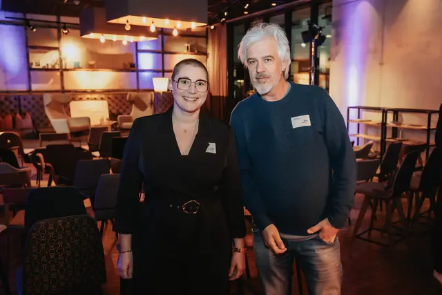 Musikerin Lisa Mauracher und Künstler Hannes Seebacher. Kufsteinerland Wirtschaftsgespräche des TVB Kufsteinerland. | Foto: (C) TVB Kufsteinerland Thorben Jureczko