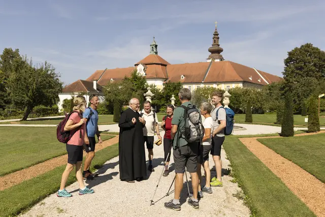 Stift Seitenstetten liegt am neuen Rundwanderweg. Im Bild: Abt Petrus Pilsinger. | Foto: Schwarz-König