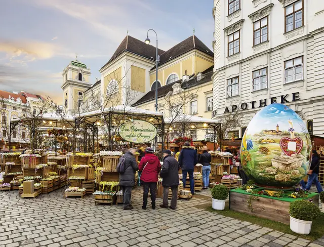Auf der Freyung gibt es etwa ein großes Osterei zu bestaunen. | Foto: Wien Tourismus/Christian Stemper