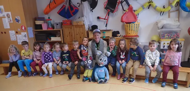 Im Theaterstück „Joulius und der Energiesauger" stoppen die Kinder gemeinsam mit Joulius in Oma Ottilies Haus den unnötigen Energieverbrauch. | Foto: EVN