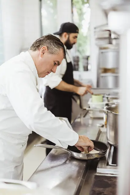 Toni Mörwald kocht im Schloss Grafenegg auf. | Foto: Niederösterreich Werbung/David Schreiber