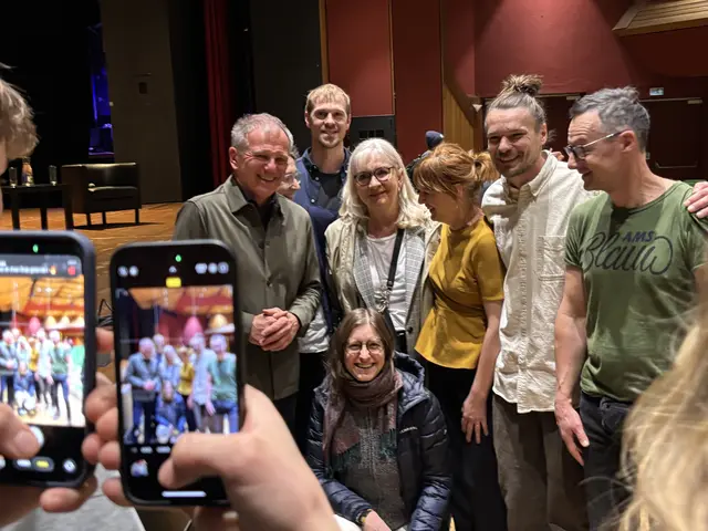 Begehrte Fotos und Selfies mit Armin Wolf.