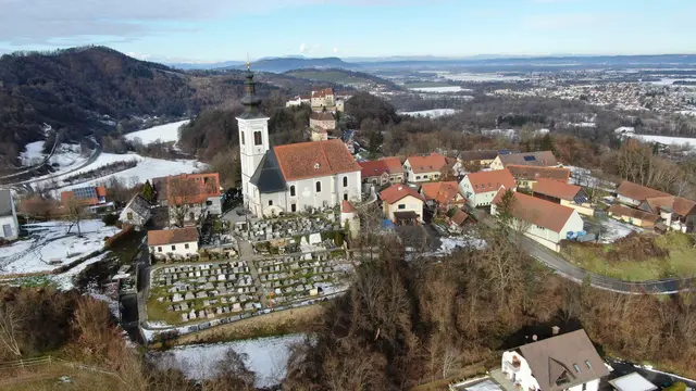 Blick auf die Wallfahrtskirche Frauenberg aus der Vogelperspektive | Foto: Ambros