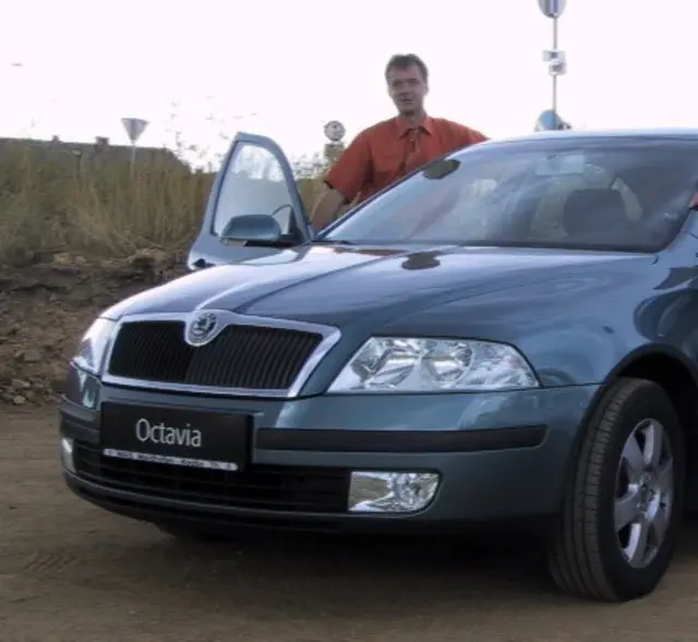Johannes Grubeck bei der Automesse Vitis 2004 mit einem Skoda Octavia II. | Foto: Autohaus Wais