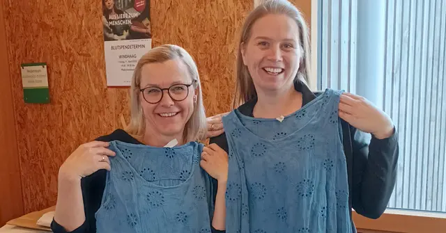 Anita Fleischanderl, Obfrau des Vereins Mühlviertler Waldhaus, und Carina Pilgerstorfer. | Foto: Verein Mühlviertler Waldhaus/Doris Deubl