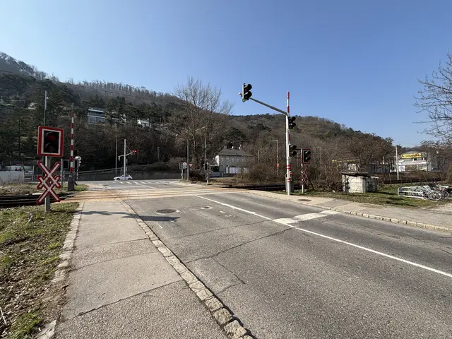 Die Kreuzung, an der der Unfall zwischen Klein-Lkw und ÖBB-Garnitur geschah, gilt als sehr unfallträchtig.  | Foto: MeinBezirk/Seebacher