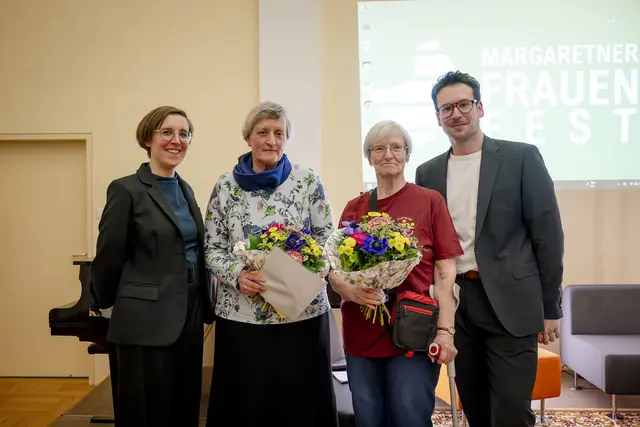 Frauen vor den Vorhang: Im Bild von links Margaretens Frauenabgeordnete Natalia Postek, die Zweitplatzierten Gunda Schönhuber und Elisabeth Wlaschütz und Bezirksvorsteher Michael Luxenberger (Grüne). | Foto: Stadt Wien/Karo Pernegger