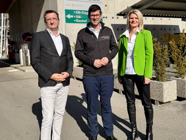 Volker Bidmon (Leiter Abt. 9 - Straßen &amp; Brücken), LH-Stv. Martin Gruber, Michaela Waldhauser (Stv. Leiterin Straßenbauamt Klagenfurt). | Foto: Büro LH-Stv. Gruber