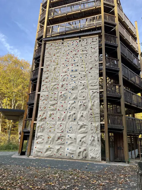 Die Kletterwand ist bereits beim ehemaligen Vogelturm installiert. | Foto: Gemeinde Rechnitz