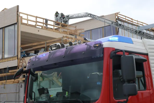 In Wels-Puchberg war es zu einem Brand auf einer Baustelle eines Firmengebäudes gekommen.