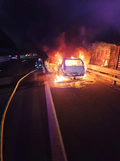 Löscharbeiten der Feuerwerh. | Foto: FF Alland