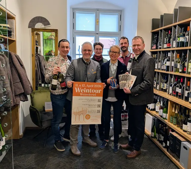 Vlnr: Daniel Wöhrer, Klaus Gössl, Silvia Köhrer, Doris Sutter, Petr Cech und Stefan Lang
Fotos: Retzer Land / Tanja Süß-Herzog | Foto: Retzer Land / Tanja Süß-Herzog