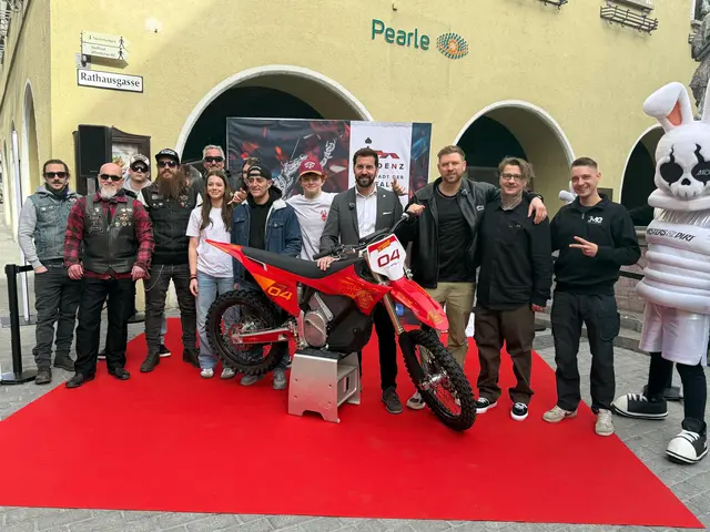 „Masters of Dirt“ wird zum Spektakel: Freestyle-Show im Juli sorgt in Bludenz für Action und explosive Performance. Die Präsentation der Veranstaltung brachte schon einen kleinen Vorgeschmack.
 | Foto: Stadt Bludenz