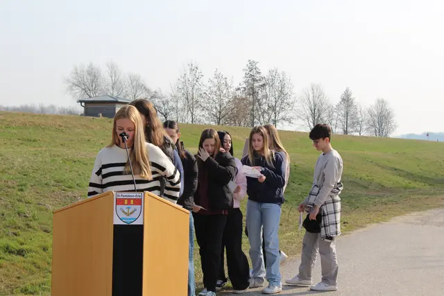 Schülerinnen der Fachschule der Marienschwestern in Erla teilten ihre Gedanken zur Atomkraft.  | Foto: MeinBezirk/Ulrike Plank