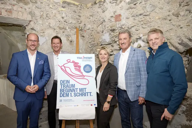 LR Mario Gerber , Paul Sieberer (Standortmarketing Hohe Salve – Wildschönau), Elfriede Klingler und Rudolf Puecher (Regionalmanagement Kitzbüheler Alpen) und Martin Schwaighofer (WiR Alpbachtal) v.l. | Foto: Simon Hausberger