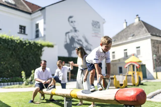 Egon Schiele Museum Spielplatz. | Foto: Stadtgemeinde Tulln, Robert Herbst