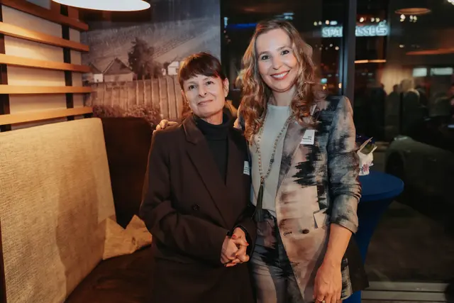 Esther Jennings und Julia Malischnig. Kufsteinerland Wirtschaftsgespräche des TVB Kufsteinerland. | Foto: (C) TVB Kufsteinerland Thorben Jureczko