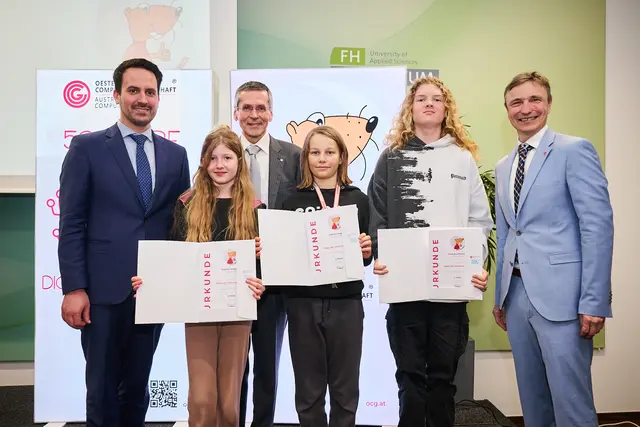 v.li.n.re.: Bildungsminister Christoph Wiederkehr, Sophia Wiesauer (BRG Kremszeile), OCG-Präsident Wilfried Seyruck, Jakob Kampl (BRG Kremszeile), Finn Kuchlbacher (BRG Kremszeile), OCG-Generalsekretär Ronald Bieber | Foto: BRG Kremszeile