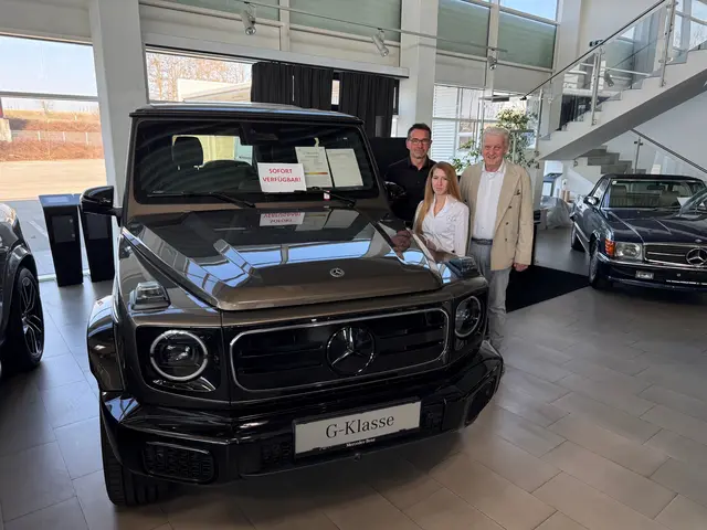 „Autohaus Weber“ v.l.: Gerald Vigne, Sabrina Gellen, Bezirksstellenobmann Alfred Babinsky | Foto: Julius Gelles